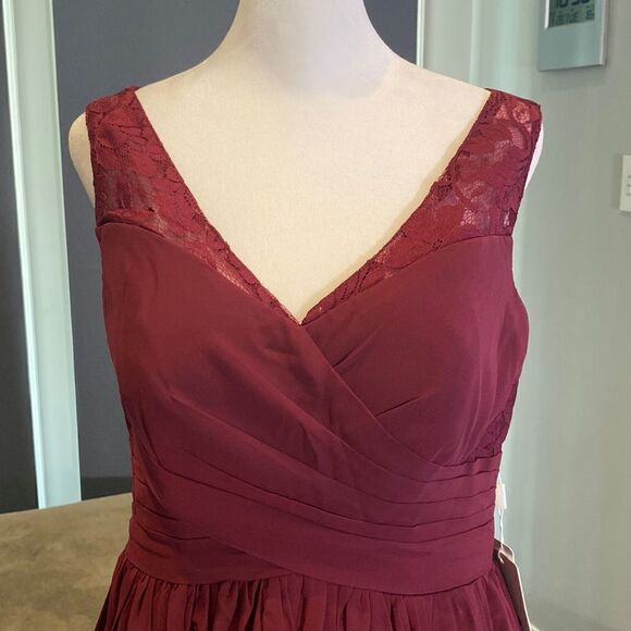 Woman’s A-Line V-Neck Chiffon Prom Bridesmaid or Formal Dress Size 8 NWT - Picture 2 of 12